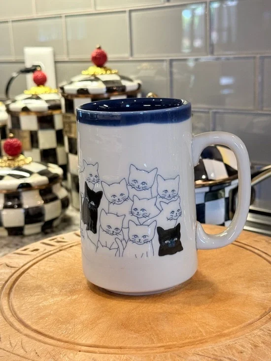 Vintage OTAGIRI Blue and White Stoneware Cat Pattern Mug - Picture 14 of 16